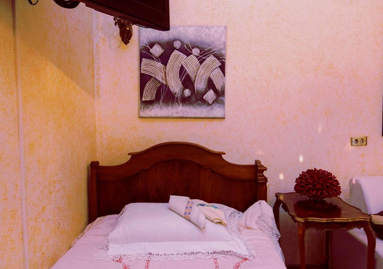 B&B Atmosfere Del Centro Storico Neapol Pokój zdjęcie